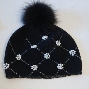 New w/tags Womens Tina Demel Black Pearl Flower Beanie Hat W/Fox Fur Ball